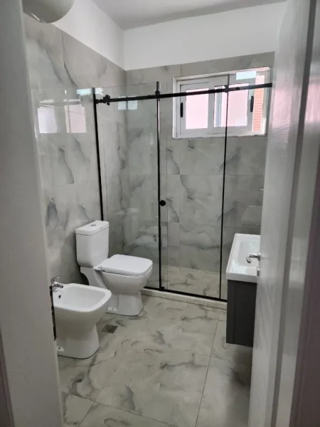 Durres, `Qira Apartament 2+1 Kati 1, 110 m² (QENDER, MARKATA)