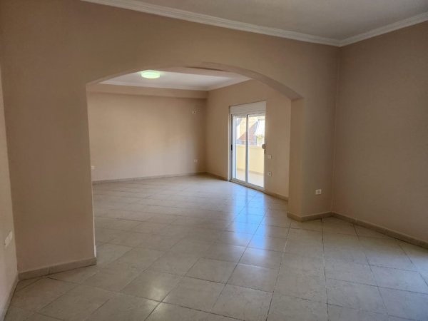 Durres, shitet apartament 2+1 Kati 1, 110 m² (QENDER, MARKATA)