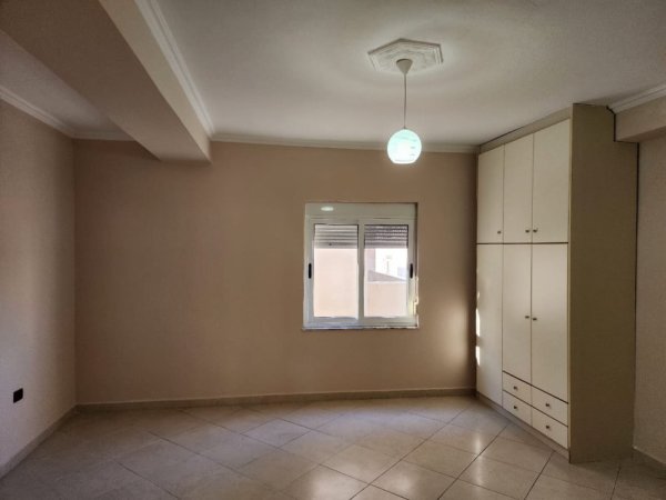 Durres, shitet apartament 2+1 Kati 1, 110 m² (QENDER, MARKATA)