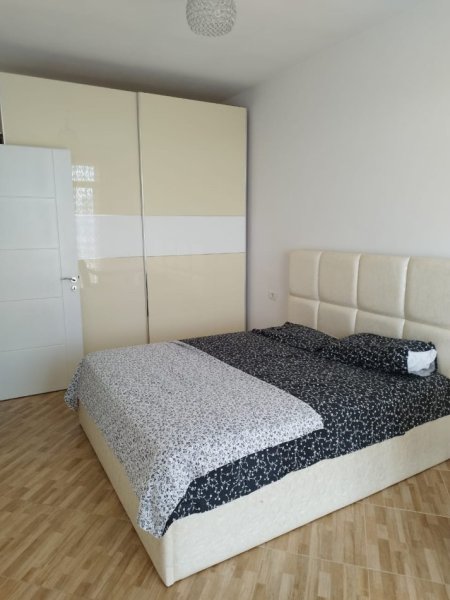 Tirane, jepet me qera apartament 1+1+Ballkon Kati 11, 68 m² 500 € (Rruga e Dafinave)