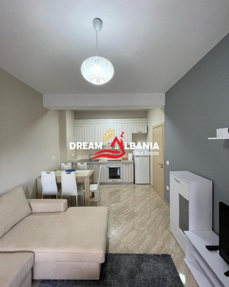 Tirane, jepet me qera apartament 1+1 Kati 5, 84 m² 600 € (prane Pallatit me Shigjeta)