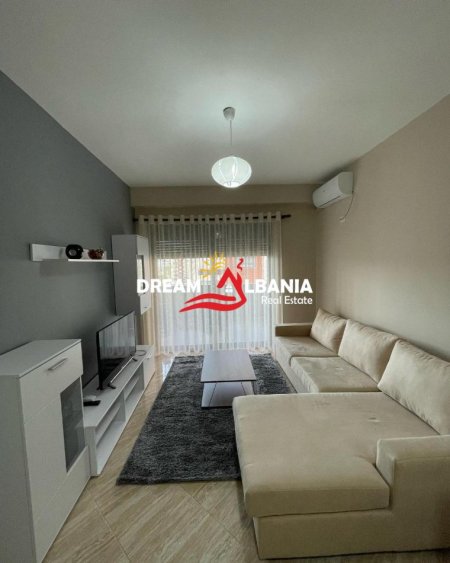 Tirane, jepet me qera apartament 1+1 Kati 5, 84 m² 600 € (prane Pallatit me Shigjeta)