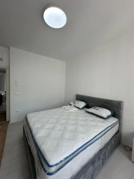 Tirane, jepet me qera apartament 2+1+Ballkon Kati 8, 98 m² 700 € (River Residence)
