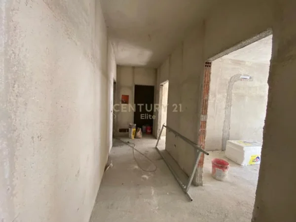 Tirane, shitet apartament 2+1+Ballkon Kati 5, 100 m² 109.000 € (Qendra Tregtare QTU)