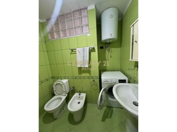 Tirane, jepet me qera apartament 2+1 Kati 3, 140 m² 500 € (Laprake)