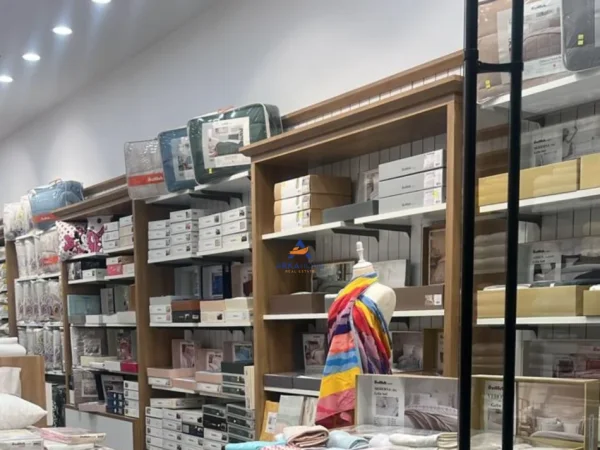 Tirane, jepet me qera ambjent biznesi Kati 0, 115 m² 2.000 € 