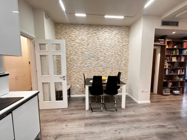 Tirane, shitet apartament 3+1+Ballkon Kati 1, 110 m² 310.000 € (Komuna e Parisit)