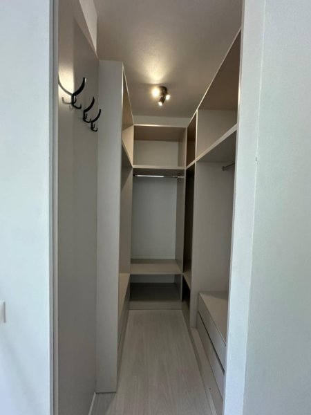Tirane, jepet me qera apartament 2+1+Ballkon Kati 8, 96 m² 700 € (River Residence)