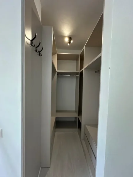 Tirane, jepet me qera apartament 2+1+Ballkon Kati 8, 96 m² 700 € (River Residence)