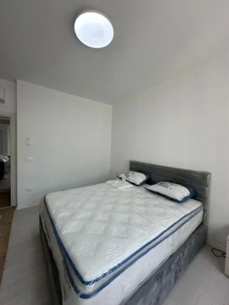Tirane, jepet me qera apartament 2+1+Ballkon Kati 8, 96 m² 700 € (River Residence)