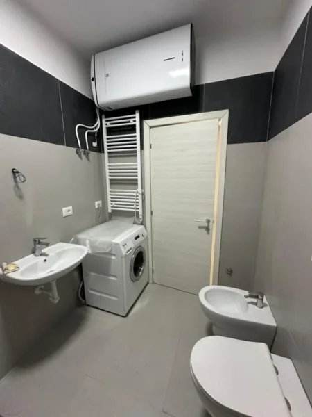 Tirane, jepet me qera apartament 2+1+Ballkon Kati 8, 96 m² 700 € (River Residence)