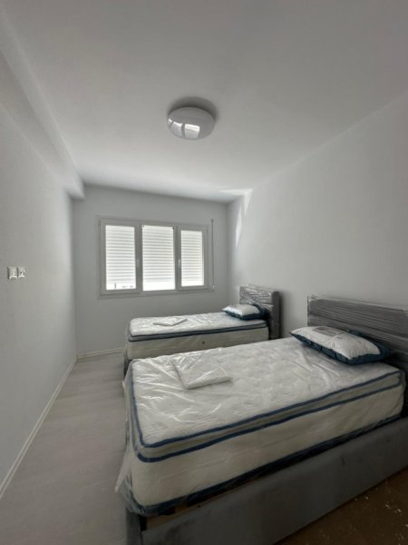 Tirane, jepet me qera apartament 2+1+Ballkon Kati 8, 96 m² 700 € (River Residence)