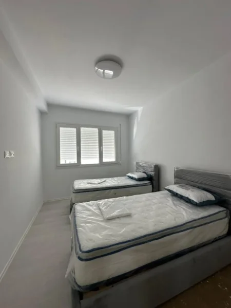 Tirane, jepet me qera apartament 2+1+Ballkon Kati 8, 96 m² 700 € (River Residence)