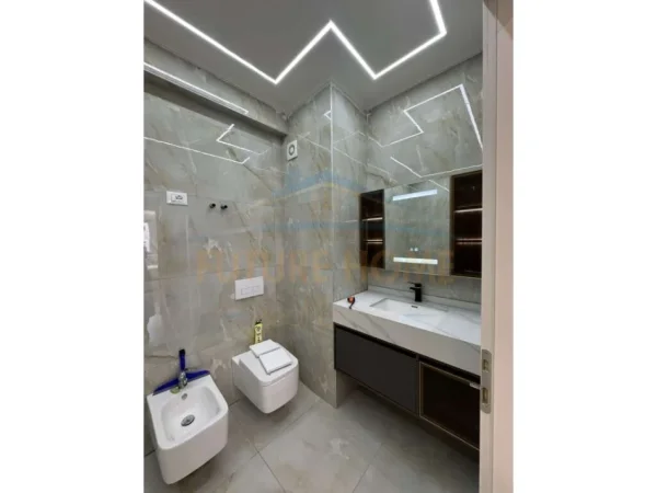 0683487469 Tirane, jepet me qera apartament 3+1 Kati 5, 120 m² 700 € (Astir , Prane Viles L)