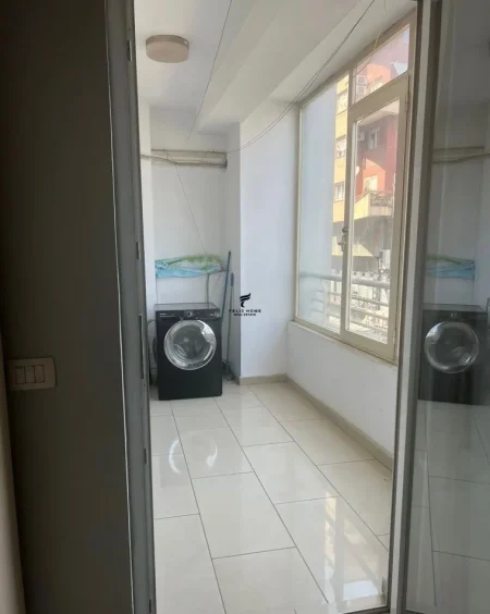 Tirane, jepet me qera apartament 1+1 Kati 2, 75 m² 450 € (SIPER BAR OSLO)