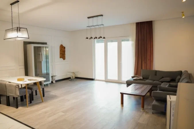 Tirane, shitet Vile , 2.500 m² 600.000 € (Bërzhitë)