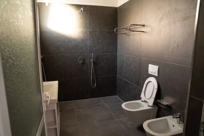 Tirane, shitet Vile , 2.500 m² 600.000 € (Bërzhitë)