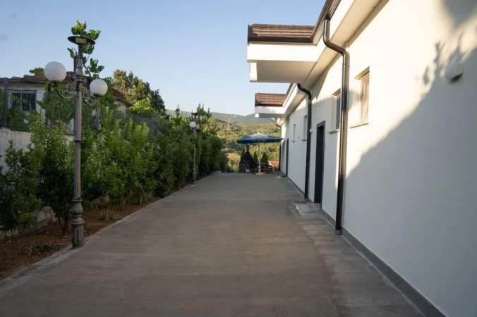 Tirane, shitet Vile , 2.500 m² 600.000 € (Bërzhitë)