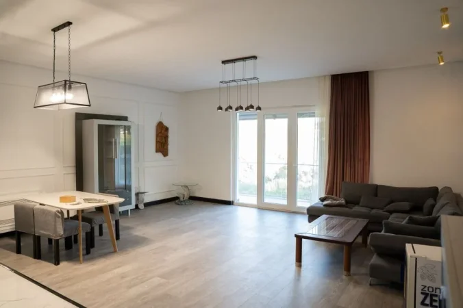 Tirane, shitet Vile , 2.500 m² 600.000 € (Bërzhitë)