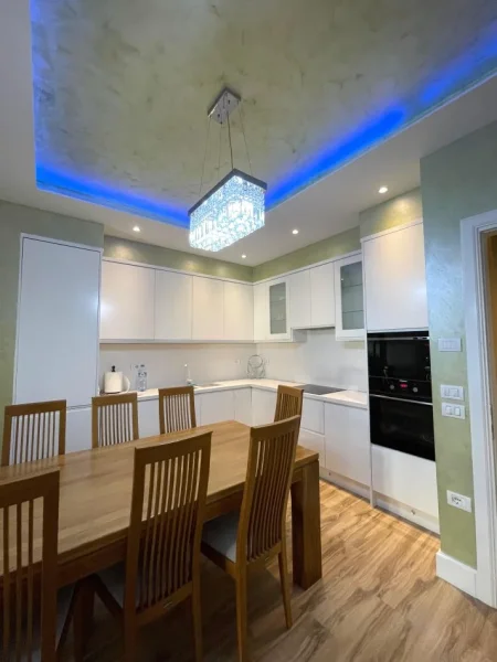 Tirane, jepet me qera apartament 2+1 Kati 3, 117 m² 900 € (Unaza e Re, Kompleksi Green City)