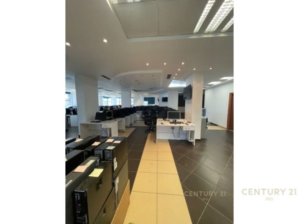 Tirane, jepet me qera zyre Kati 2, 385 m² 4.500 € (Ministra e Jashme)