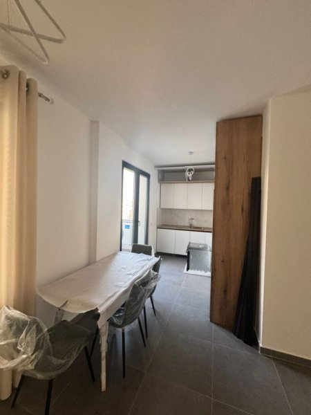 Tirane, jepet me qera apartament 1+1 Kati 5, 65 m² 520 € (RRUGA FROSINA PLAKU)