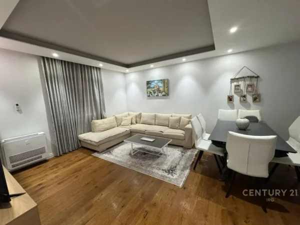 Tirane, jepet me qera apartament 3 Katshe Kati 0, 370 m² 2.000 € (PAS QTU)