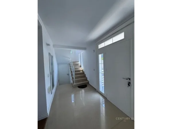 Tirane, jepet me qera apartament 3 Katshe Kati 0, 370 m² 2.000 € (PAS QTU)