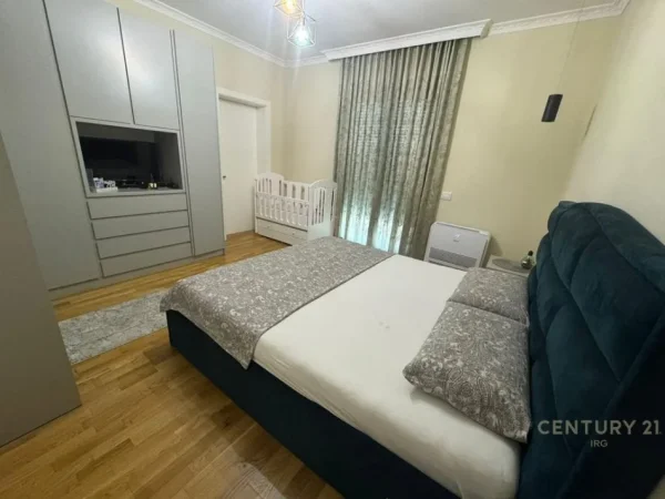 Tirane, jepet me qera apartament 3 Katshe Kati 0, 370 m² 2.000 € (PAS QTU)