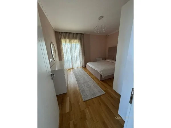 Tirane, jepet me qera apartament 3 Katshe Kati 0, 370 m² 2.000 € (PAS QTU)