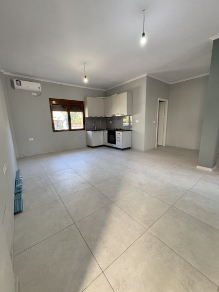 Tirane, jepet me qera apartament 2+1+Ballkon Kati 2, 65 m² 350 € (rruga kristo kristidhi)
