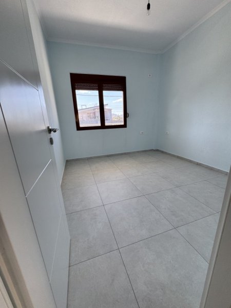 Tirane, jepet me qera apartament 2+1+Ballkon Kati 2, 65 m² 350 € (rruga kristo kristidhi)
