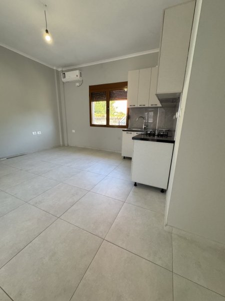 Tirane, jepet me qera apartament 2+1+Ballkon Kati 2, 65 m² 350 € (rruga kristo kristidhi)