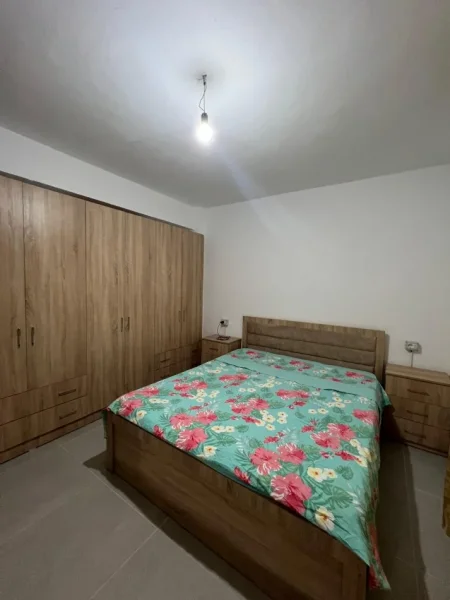 Tirane, jepet me qera apartament 2+1+Ballkon Kati 4, 550€  (Rruga Karl Gega, Stacioni i Trenit)
