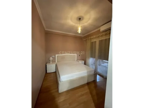 Tirane, jepet me qera apartament 1+1 Kati 6, 70 m² 500 € (RR. ALI DEMI)