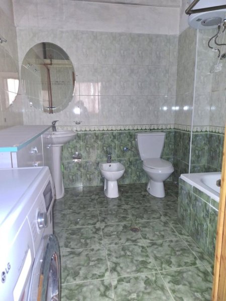 Tirane, jepet me qera apartament 3+1 Kati 2, 100 m² 700 € (Rruga Siri Kodra)