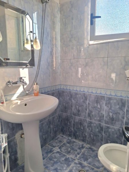 Tirane, jepet me qera apartament 3+1 Kati 2, 100 m² 700 € (Rruga Siri Kodra)