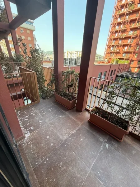 Tirane, jepet me qera zyre Kati 4, 115 m² 1.300 € (RRUGA KAVAJES)