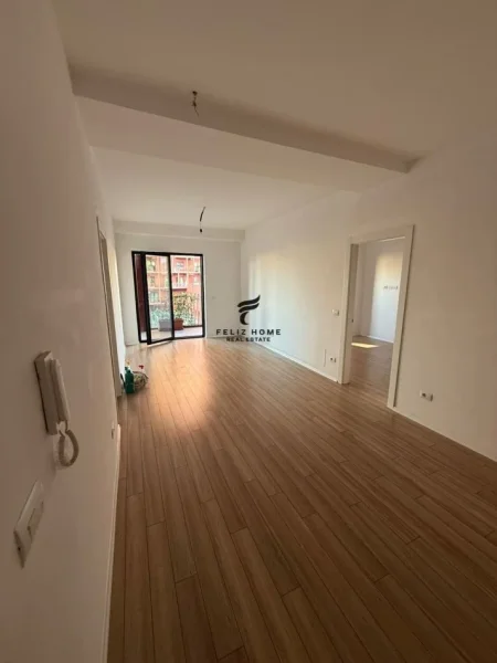Tirane, jepet me qera zyre Kati 4, 115 m² 1.300 € (RRUGA KAVAJES)