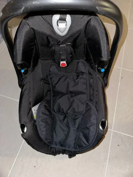 Tirane, shes karroce me tre pjese deri ne 3 vjec 200 €