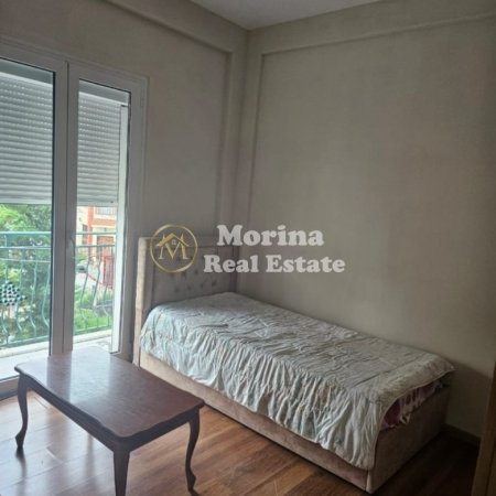 Tirane, jepet me qera apartament 3+1 Kati 3, 160 m² 550 € (Vilat Amerikane)