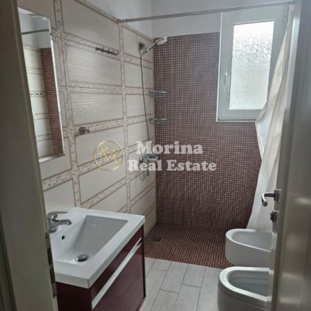 Tirane, jepet me qera apartament 3+1 Kati 3, 160 m² 550 € (Vilat Amerikane)