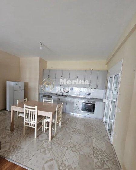 Tirane, jepet me qera apartament 3+1 Kati 3, 160 m² 550 € (Vilat Amerikane)