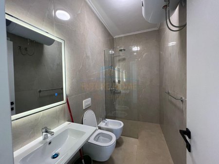 Tirane, jepet me qera apartament 2+1+2+ Post Parkimi+Ballkon Kati 5, 114 m² 1.800 € (Rruga e Kosovareve, Altana Luxury Residence)