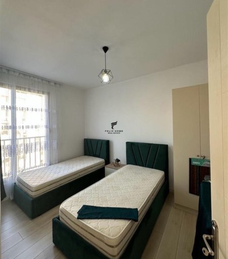 Tirane, jepet me qera apartament 2+1 , 75 m² 650 € (FUSHA AVIACIONIT)