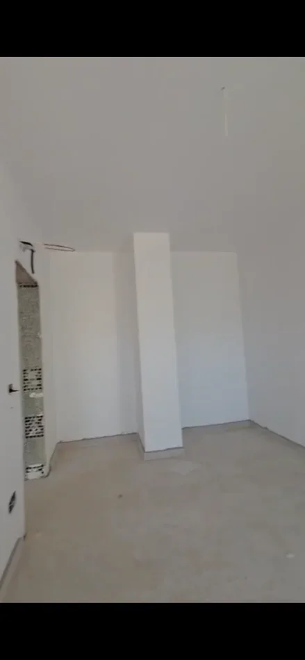 Tirane, shitet apartament 1+1+Ballkon Kati 4, 86 m² 195.500 € (Te Selvia, prane shkolles Servete Maci)