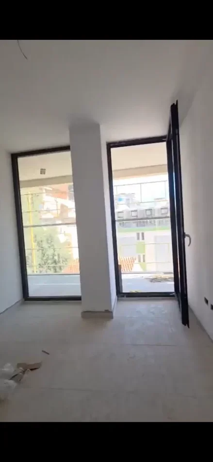 Tirane, shitet apartament 1+1+Ballkon Kati 4, 86 m² 195.500 € (Te Selvia, prane shkolles Servete Maci)