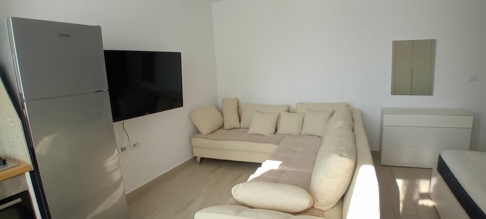Tirane, jepet me qera garsoniere Kati 5, 50 m² 390 € (Rruga Ferit Xhajko)