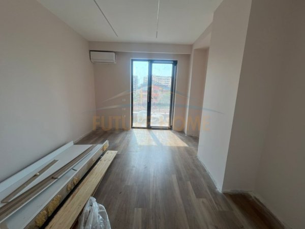 Tirane, jepet me qera apartament 2+1 Kati 2, 105 m² 750 € 
