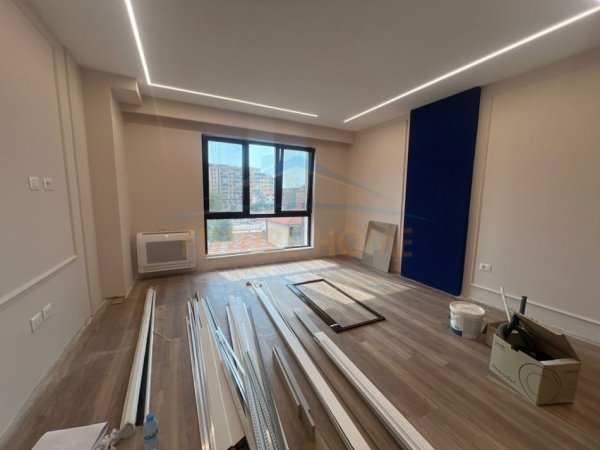 Tirane, jepet me qera apartament 2+1 Kati 2, 105 m² 750 € 